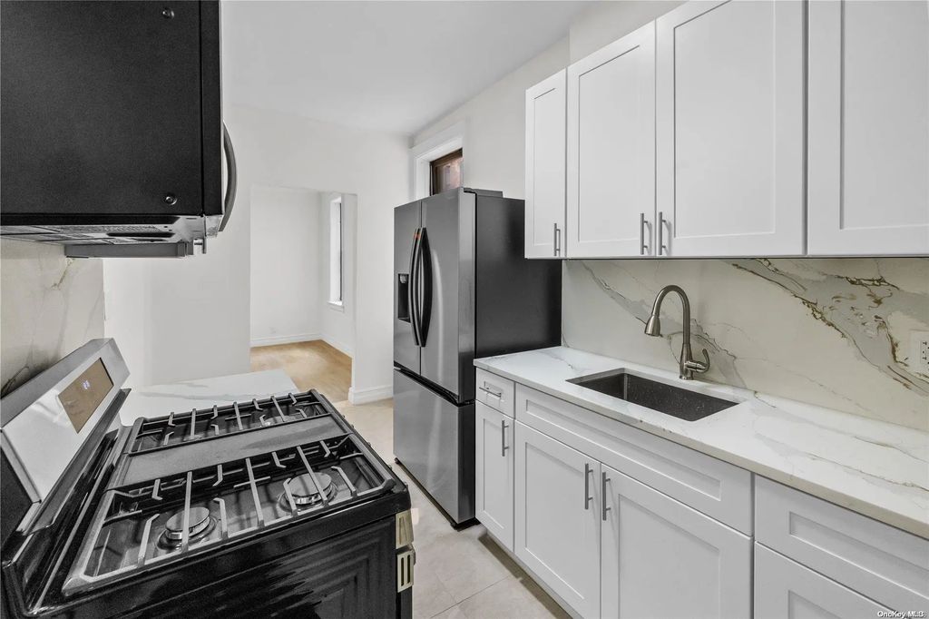 37-20 81st Street # 3r, Jackson Heights