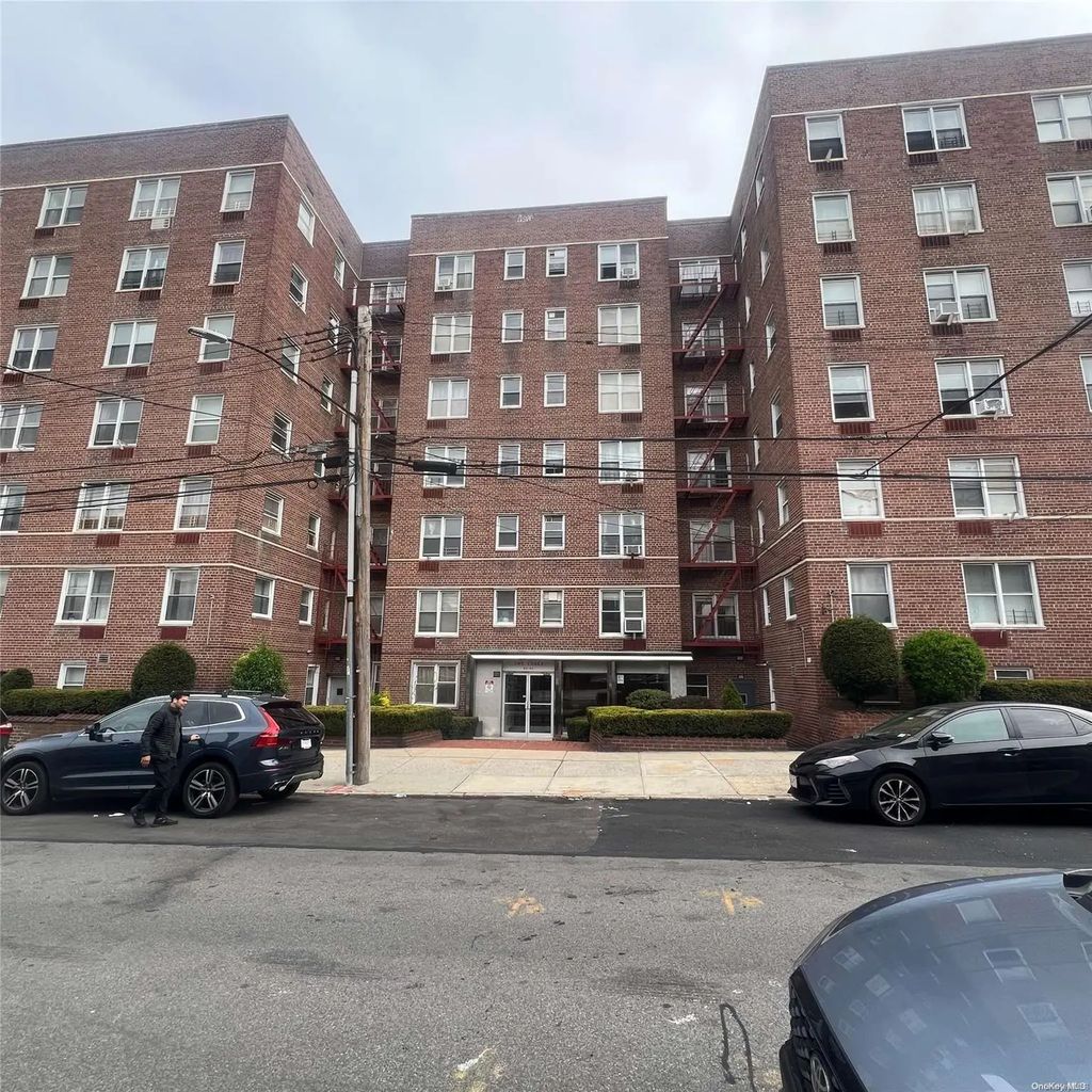 63-45 Saunders Street # 2d, Rego Park