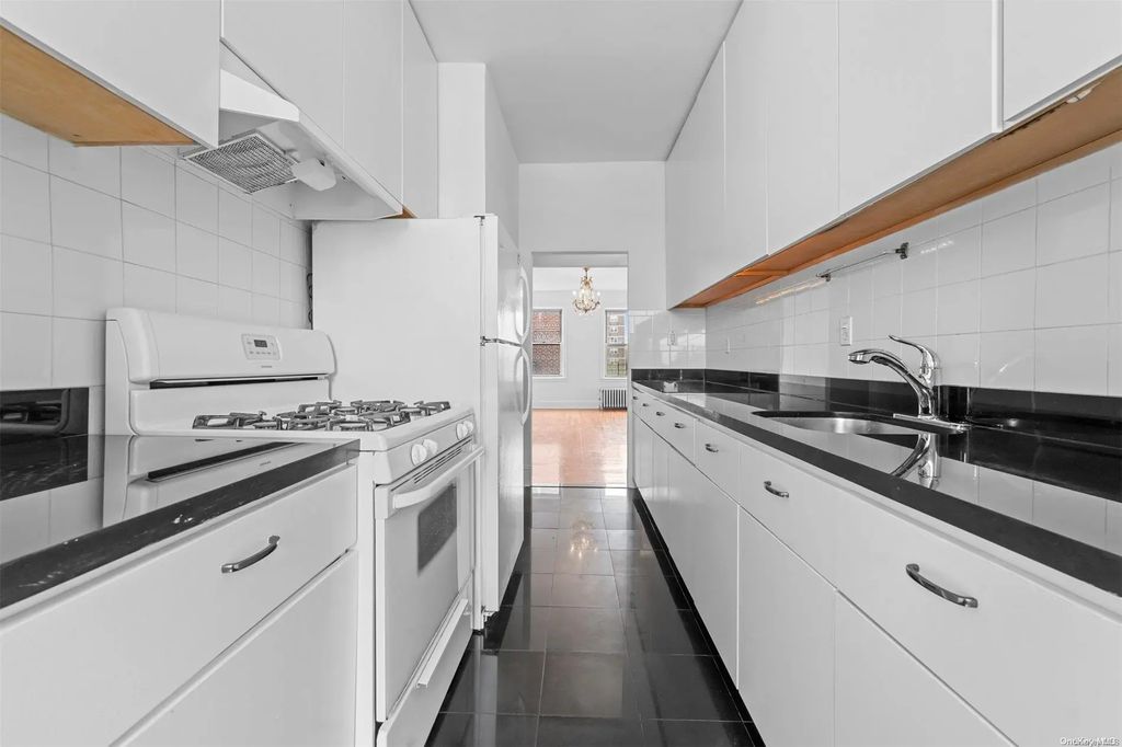 59-11 Queens Blvd # 6o, Woodside