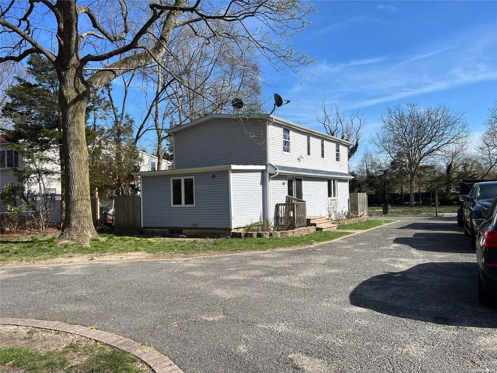 90 Bushwick Avenue, Central Islip