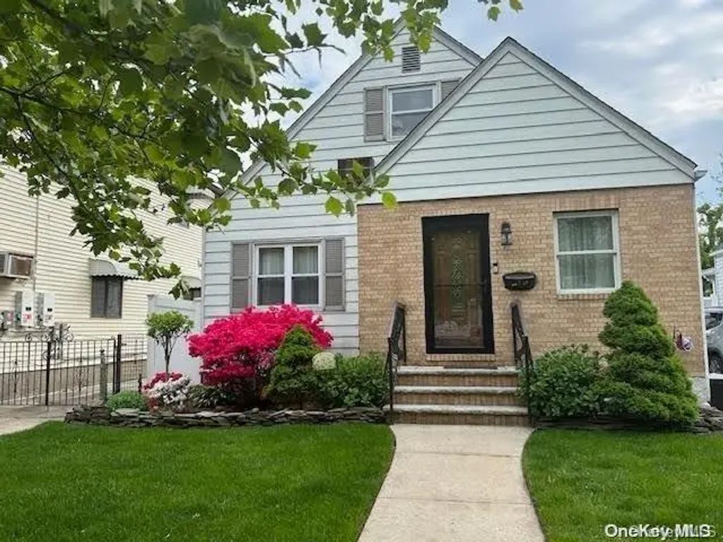 163-32 20th Avenue, Whitestone
