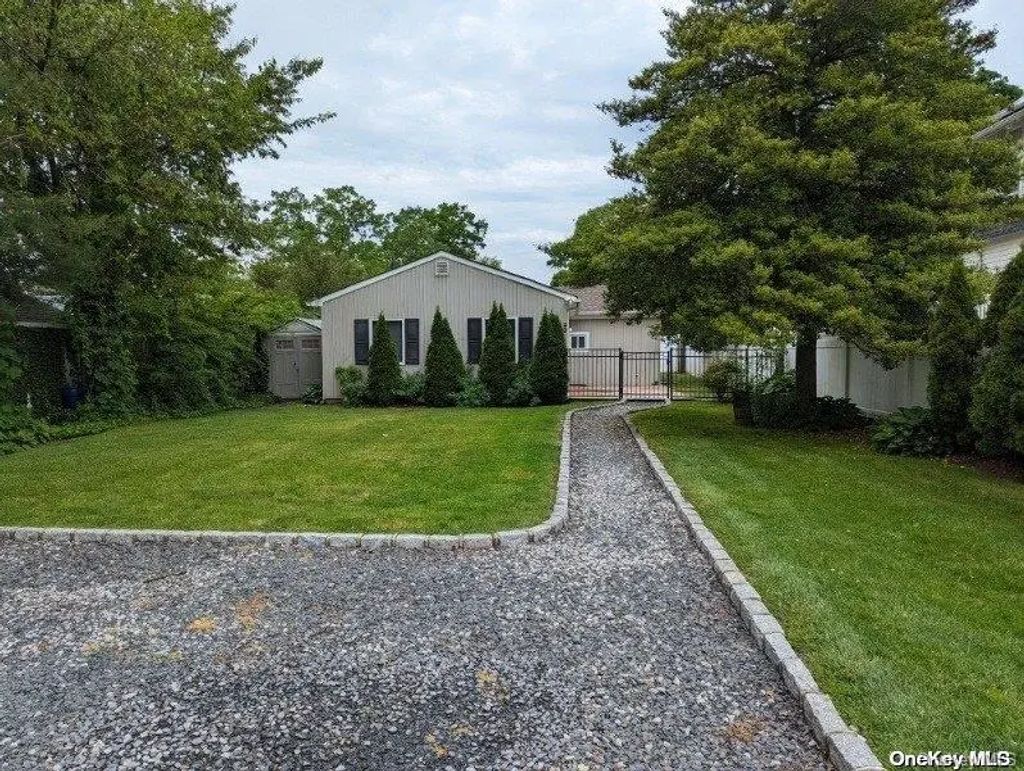 9 Hamilton Avenue, North Babylon