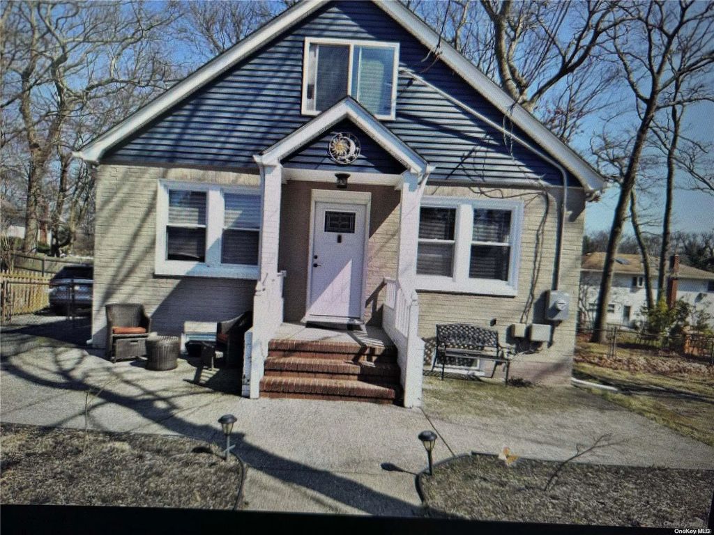 53 W 8th Street, Ronkonkoma