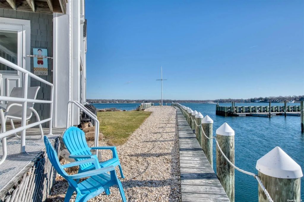 8 Oyster Point, Greenport