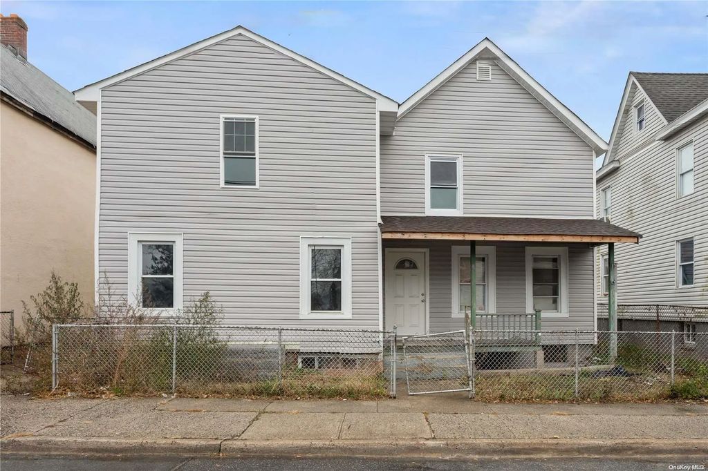 9 Capobianco Street, Glen Cove