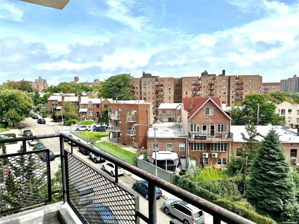 67-50 Thornton Place # 4d, Forest Hills