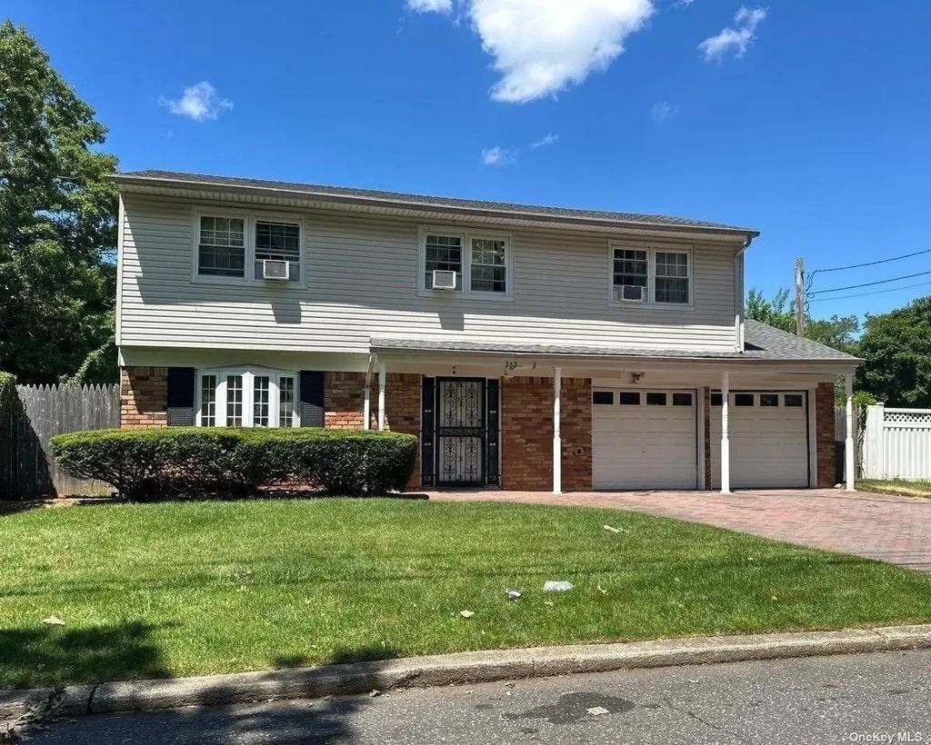 57 Lafayette Street, Huntington