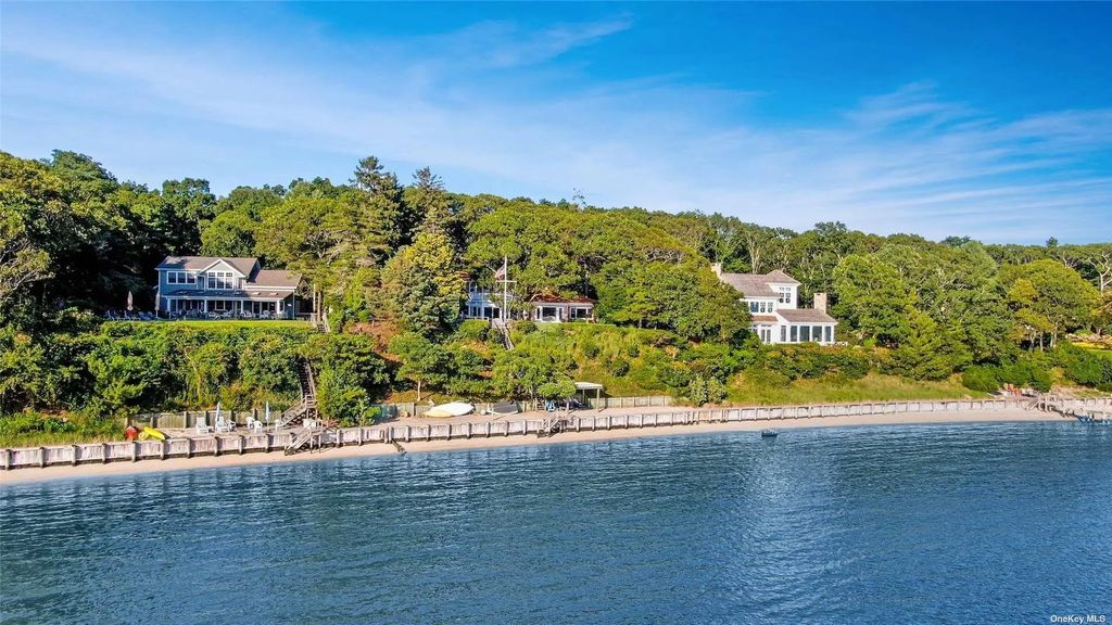 930 W Cove Road, Cutchogue