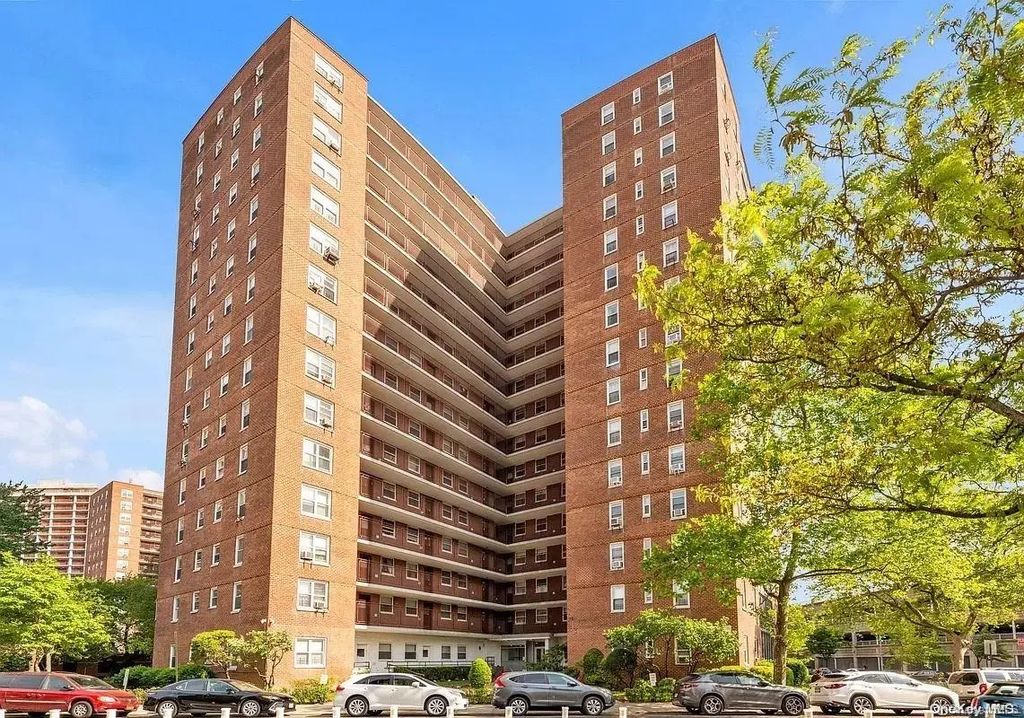97-10 62 Drive # 4m, Rego Park