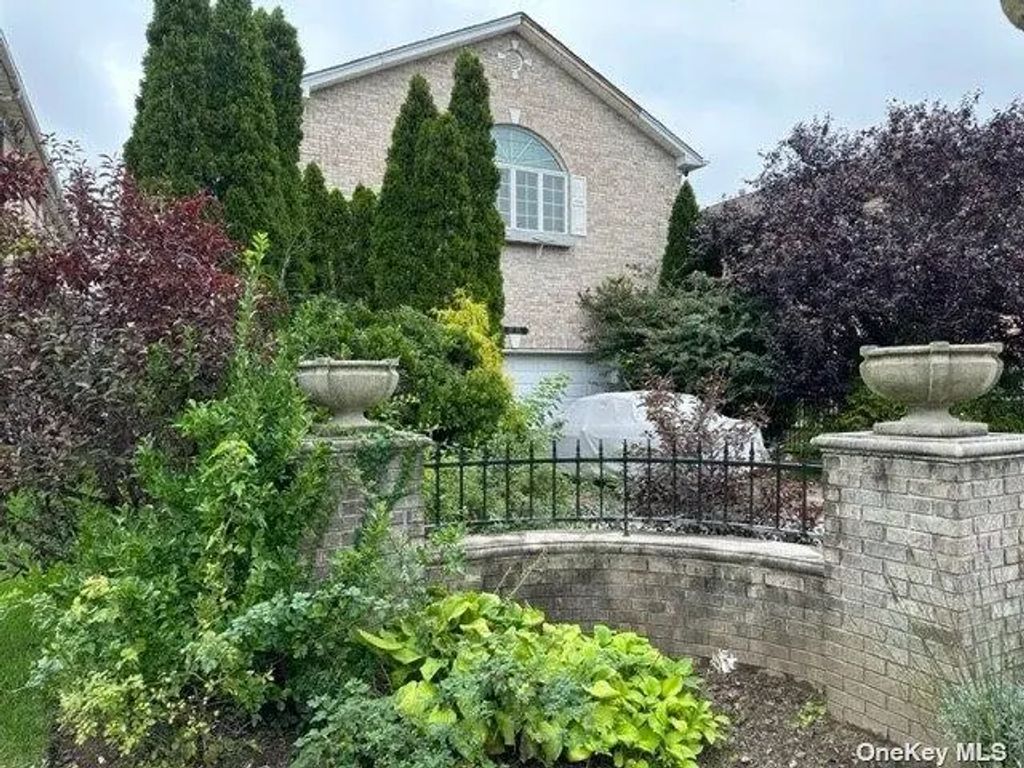 150-123 Powells Cove Boulevard, Whitestone