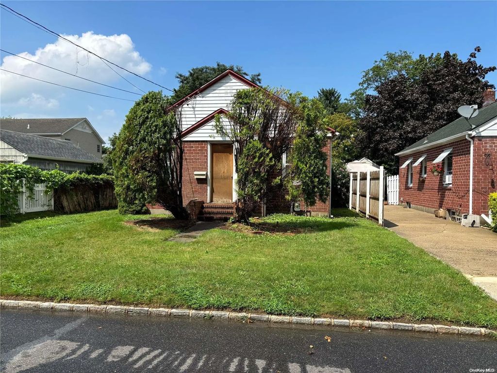 27 Jane Street, Roslyn Heights