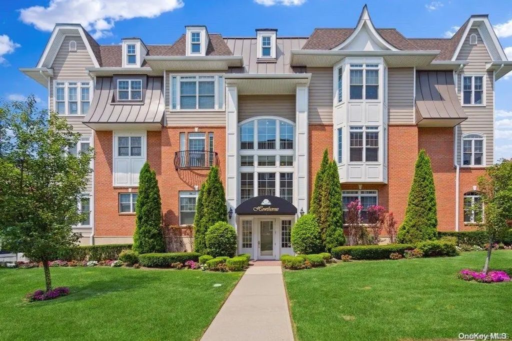 30 Shady Lane # 30-301, Westbury
