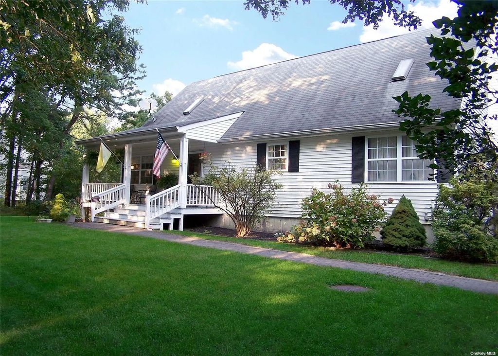 211 Halsey Manor Road, Manorville