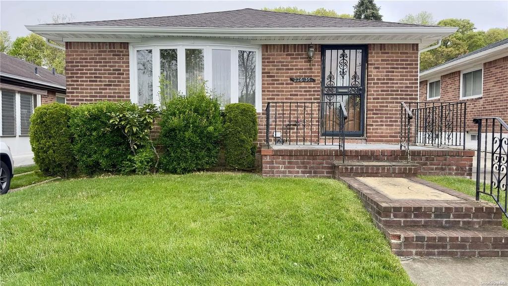 226-35 76th Road, Oakland Gardens