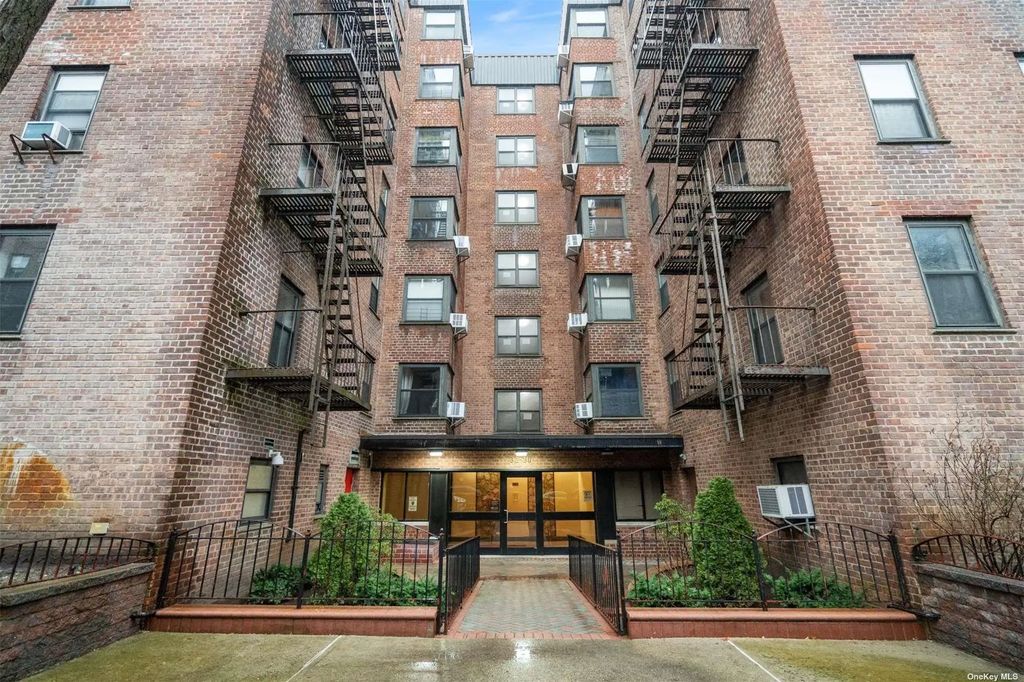 32-20 92 Street # D507, East Elmhurst