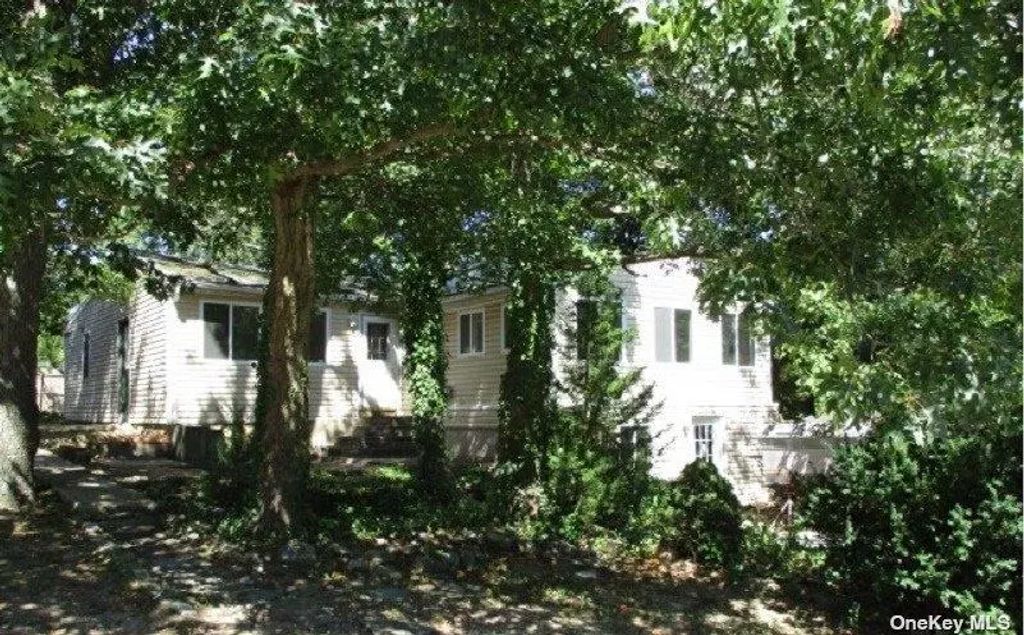 70 Beech Street, Lake Grove