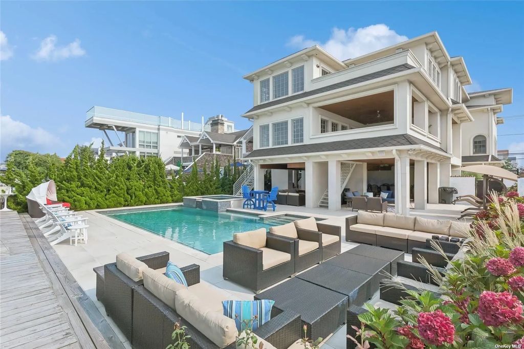 853 W Park Avenue, Long Beach