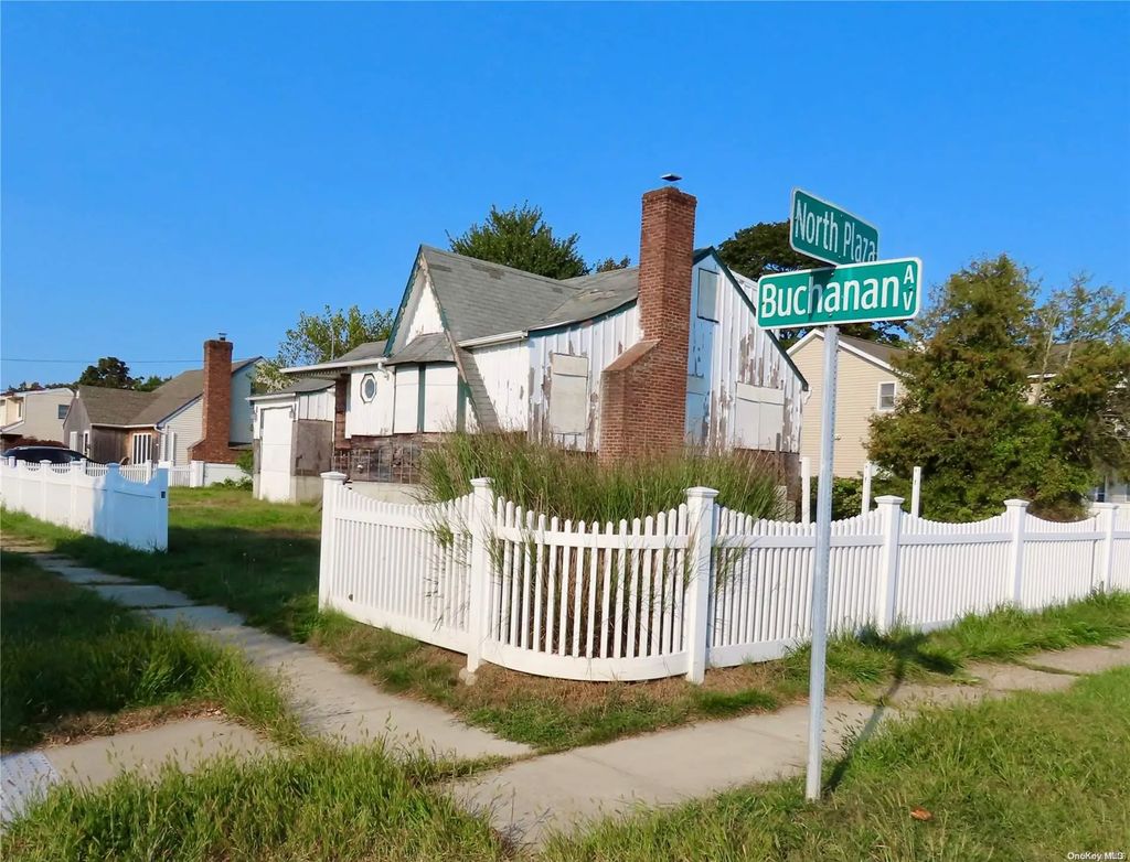 44 Buchanan Avenue, Amityville
