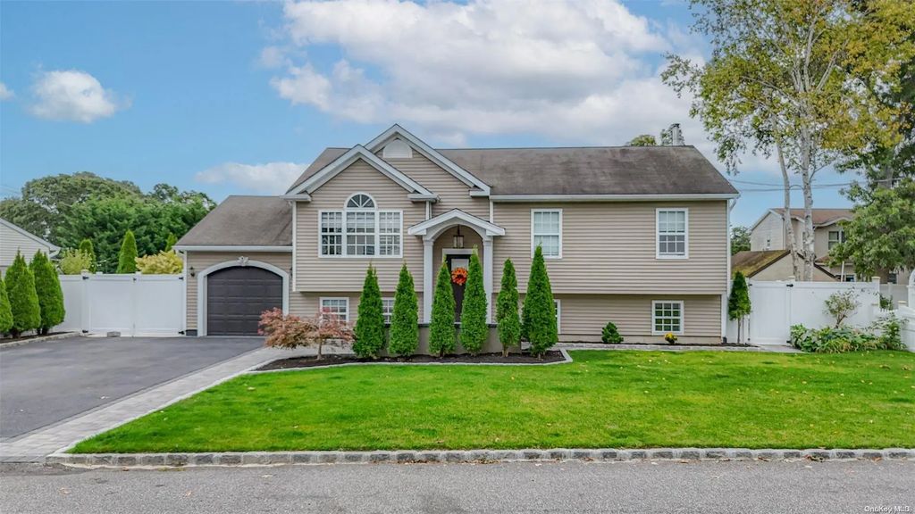 35 Lake Shore Drive, Ronkonkoma