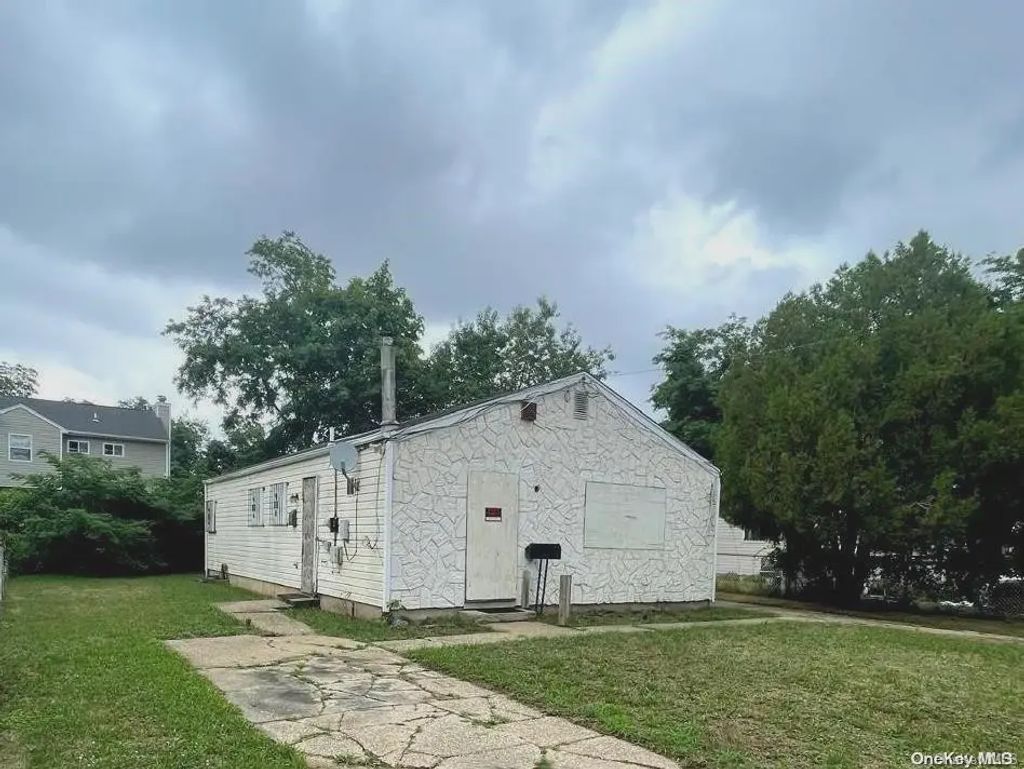 97 Harrison Avenue, Amityville