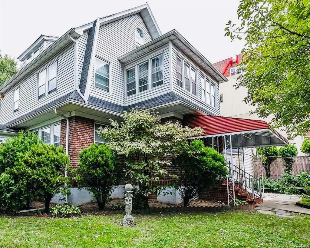 33-02 Parsons Boulevard, Flushing