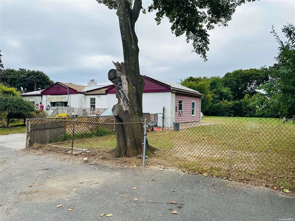 110 Brightside Avenue, Central Islip