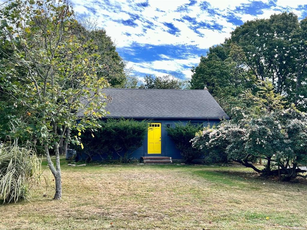 285 Oyster Ponds Lane, Orient