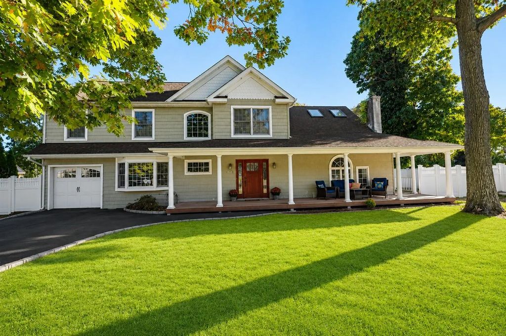 43 Hollins Lane, East Islip