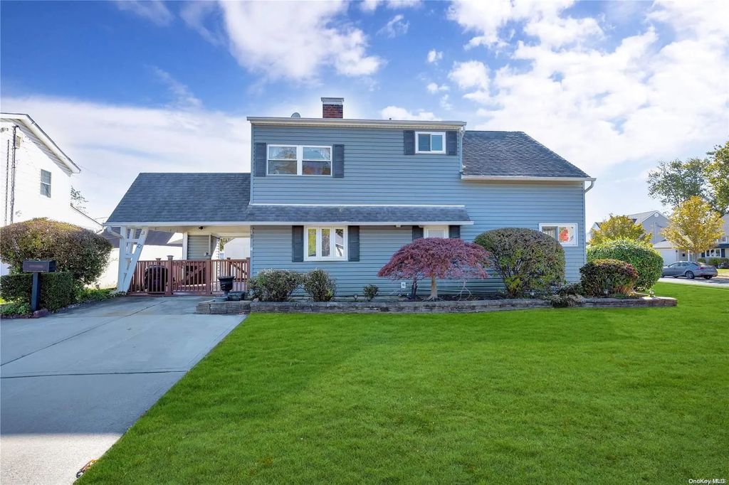 72 Horn Lane, Levittown