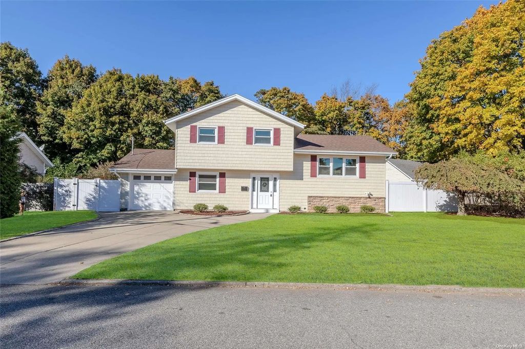 7 Radburn Lane, Port Jefferson Station