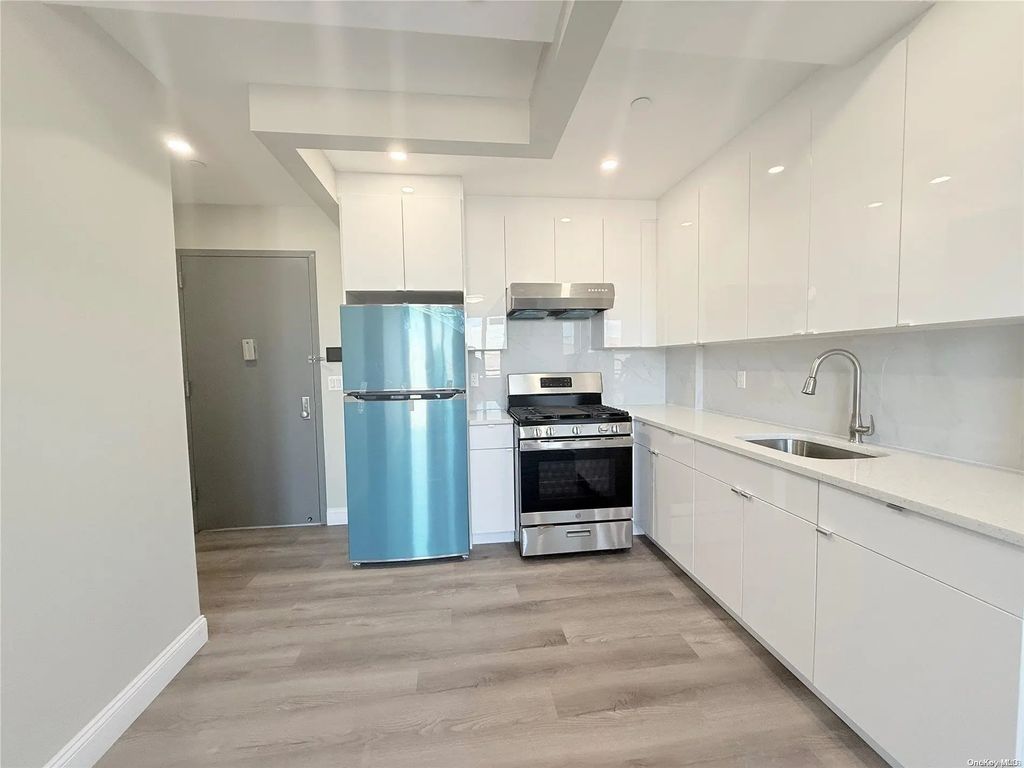 163-07 72nd Ave Avenue # 5b, Fresh Meadows
