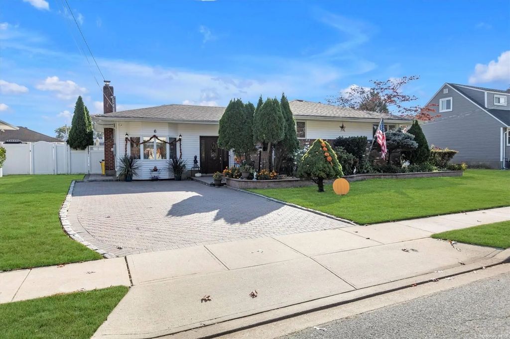 6 Evans Avenue, Farmingdale