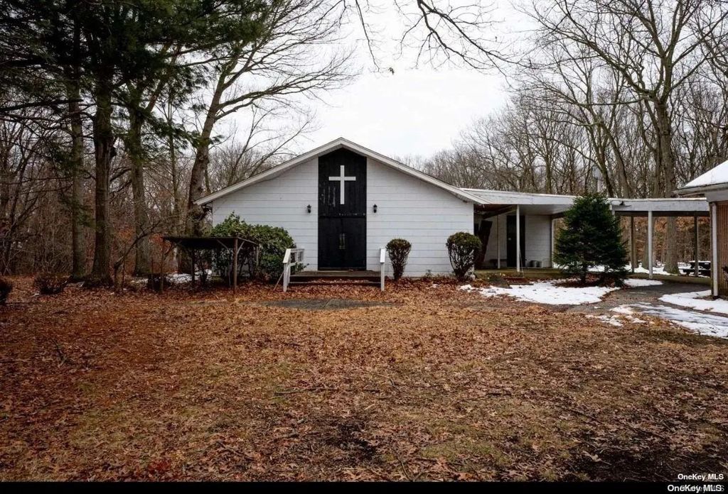 163 Hallock Road, Lake Grove
