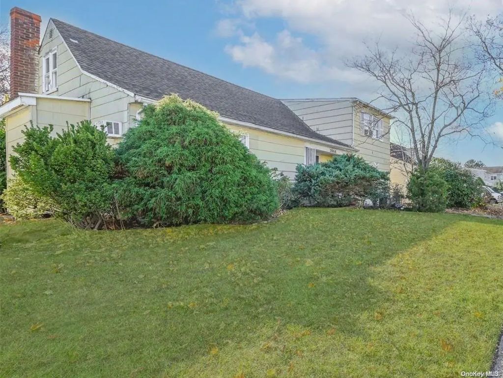 2666 Lexington Avenue, East Meadow