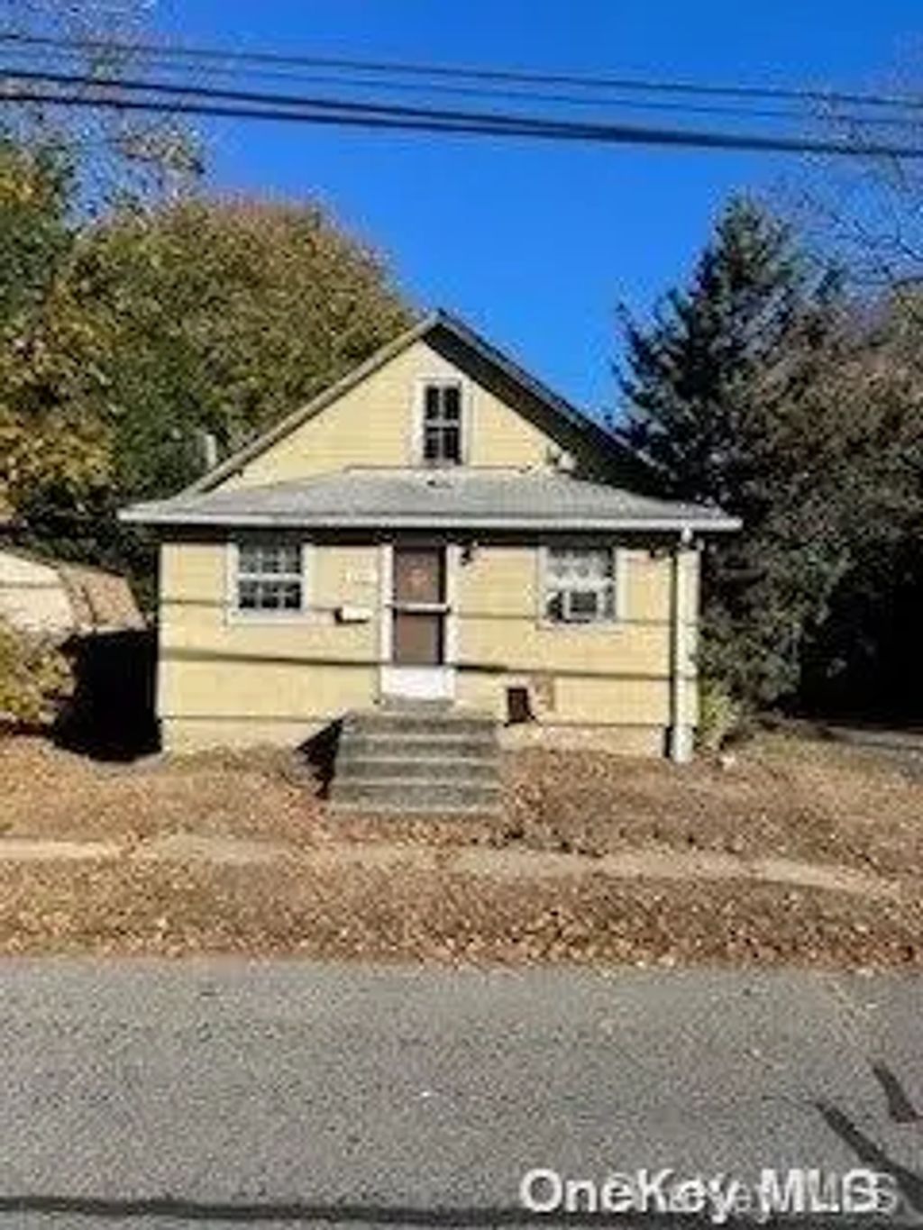132 S 7th Street, Lindenhurst