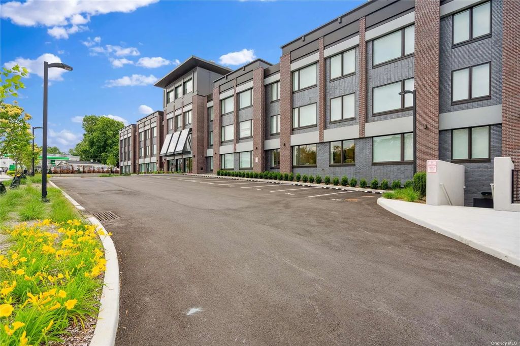 218 Middle Neck Road # 202, Great Neck