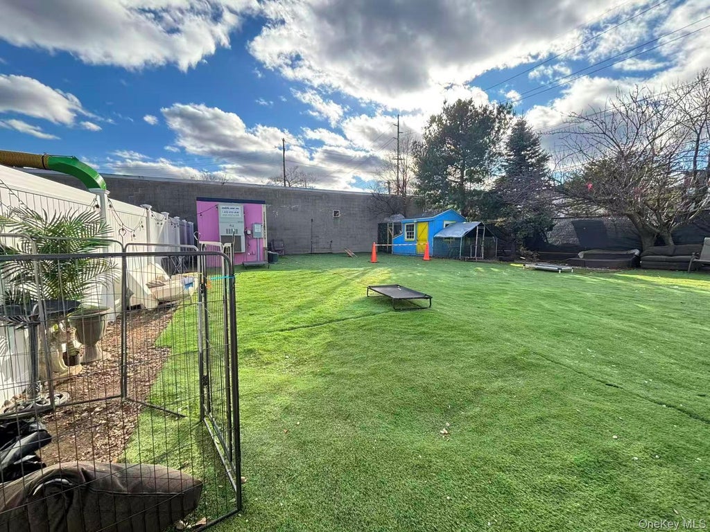 88 S Bayles Avenue, Port Washington