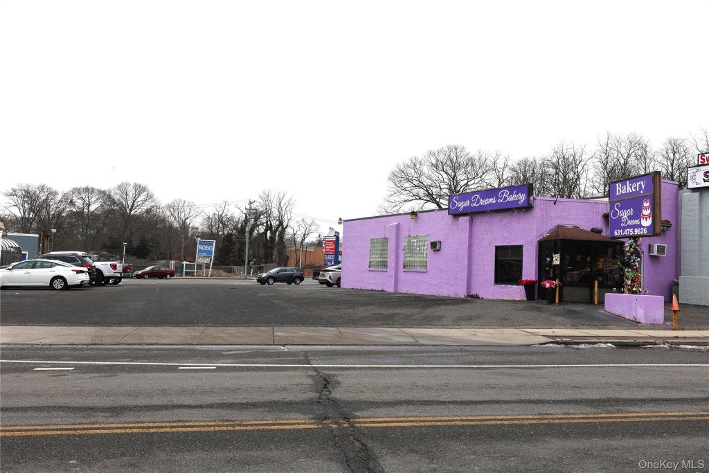 15 S Country Road, East Patchogue