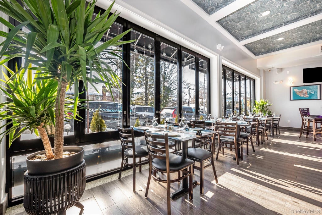 36 Lincoln Avenue, Roslyn Heights