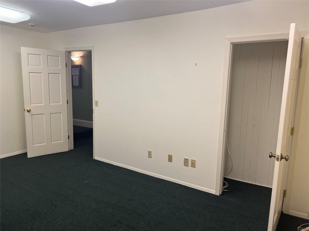 2 of 4 - 186 Main St., Smithtown, NY
