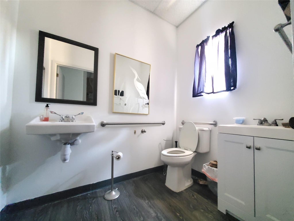 5 of 7 - 4842 Sunrise Highway, Sayville, NY