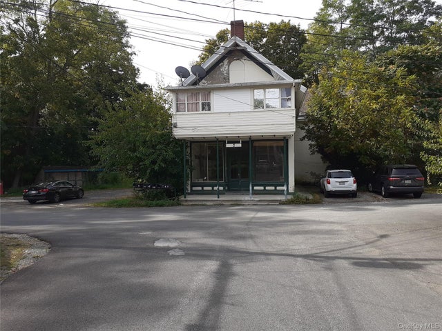 1 Sackett Square, Chester