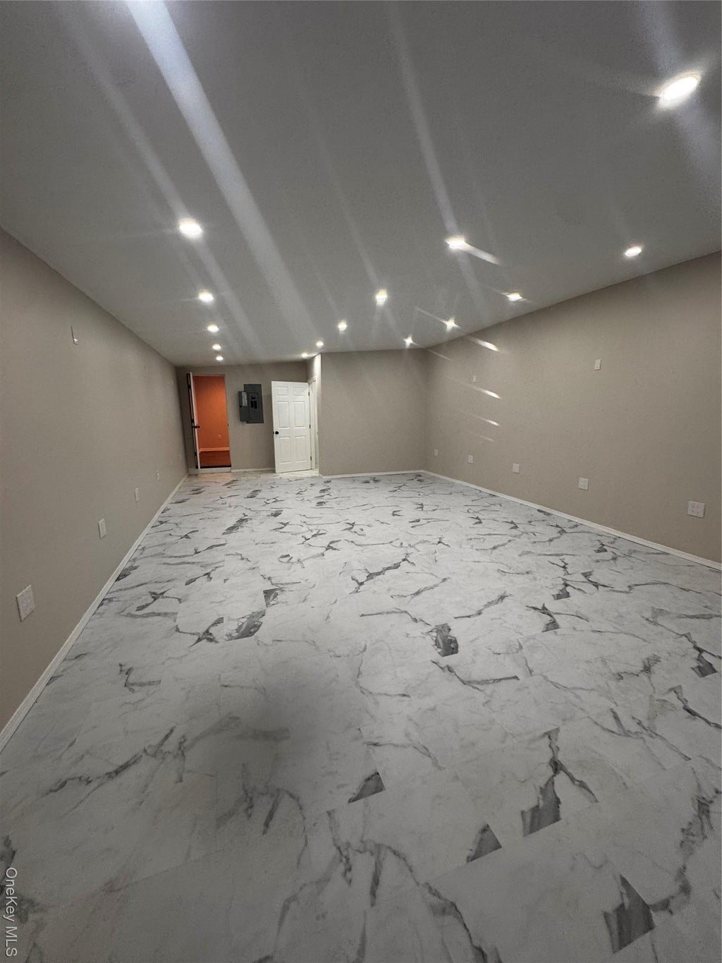 150 N Delaware Avenue, Lindenhurst