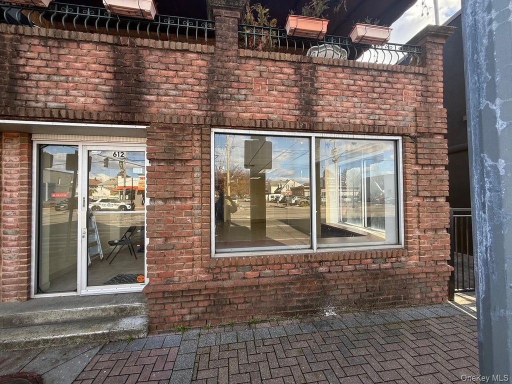 612 Jericho Turnpike # 612, New Hyde Park