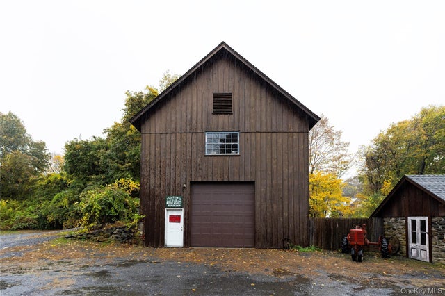 Photo of Listing #937685