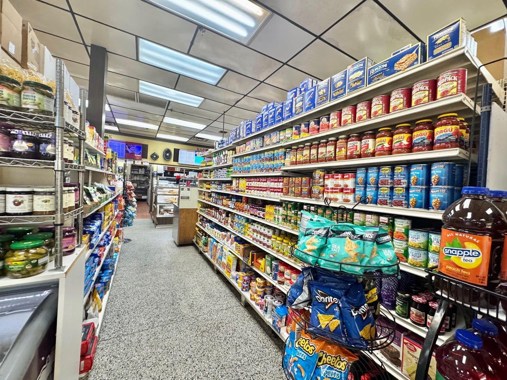 8 of 48 - 560 Franklin Avenue, Franklin Square, NY