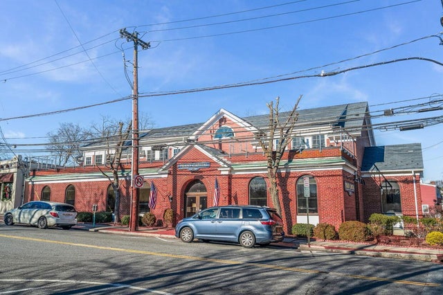 70 Gedney Way, White Plains