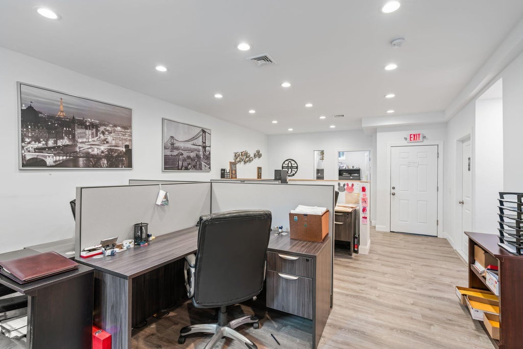 17 of 31 - 312 Larkfield Road, East Northport, NY
