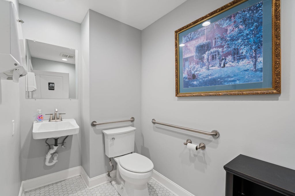 19 of 31 - 312 Larkfield Road, East Northport, NY