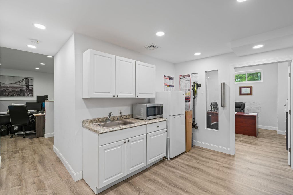 21 of 31 - 312 Larkfield Road, East Northport, NY
